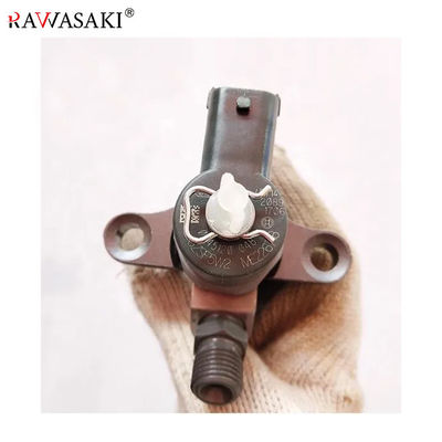 أجزاء محرك الديزل السكك الحديدية المشتركة 4M50 حاقن الوقود 0445120048